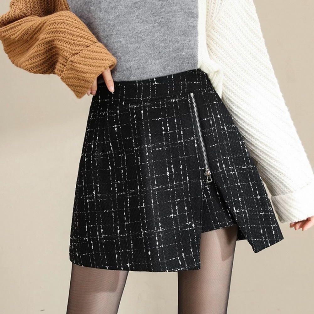 Chic Black and White Skort